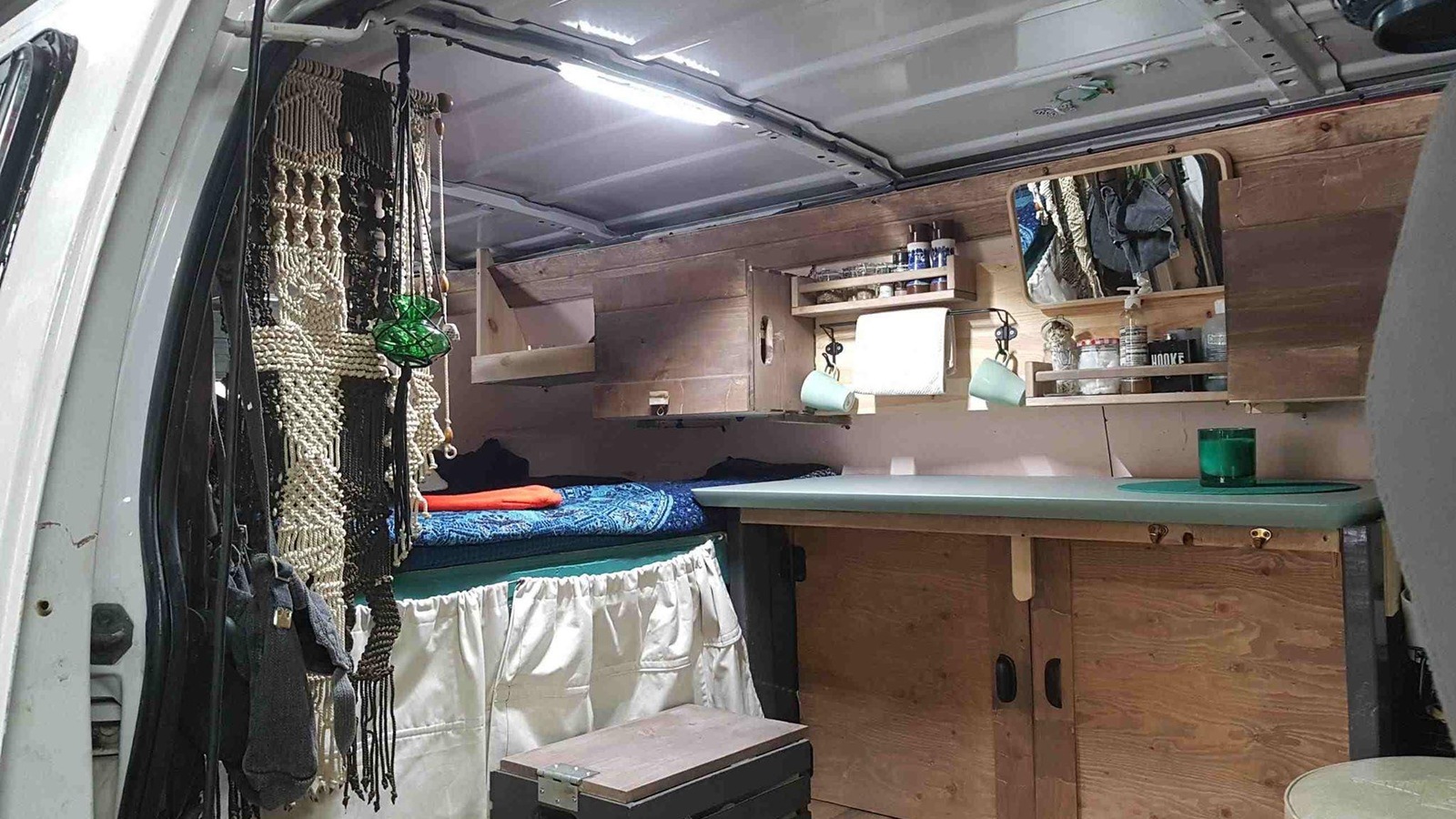 L'intérieur de la fourgonnette L'intérieur de la fourgonnette