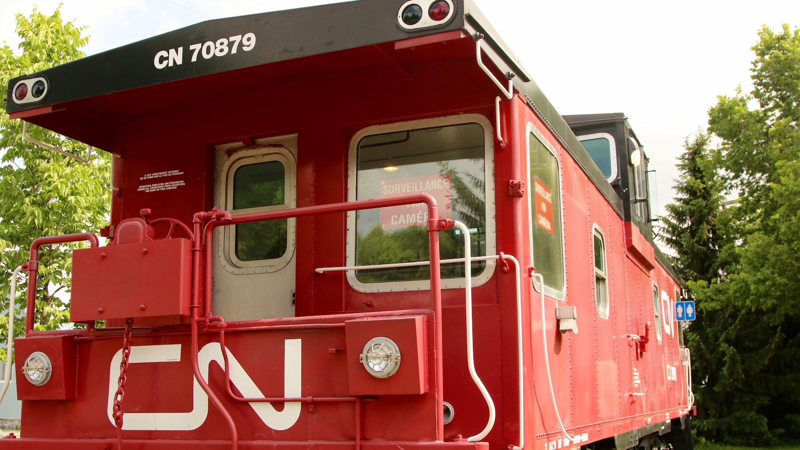 Arrière du wagon rouge du CN