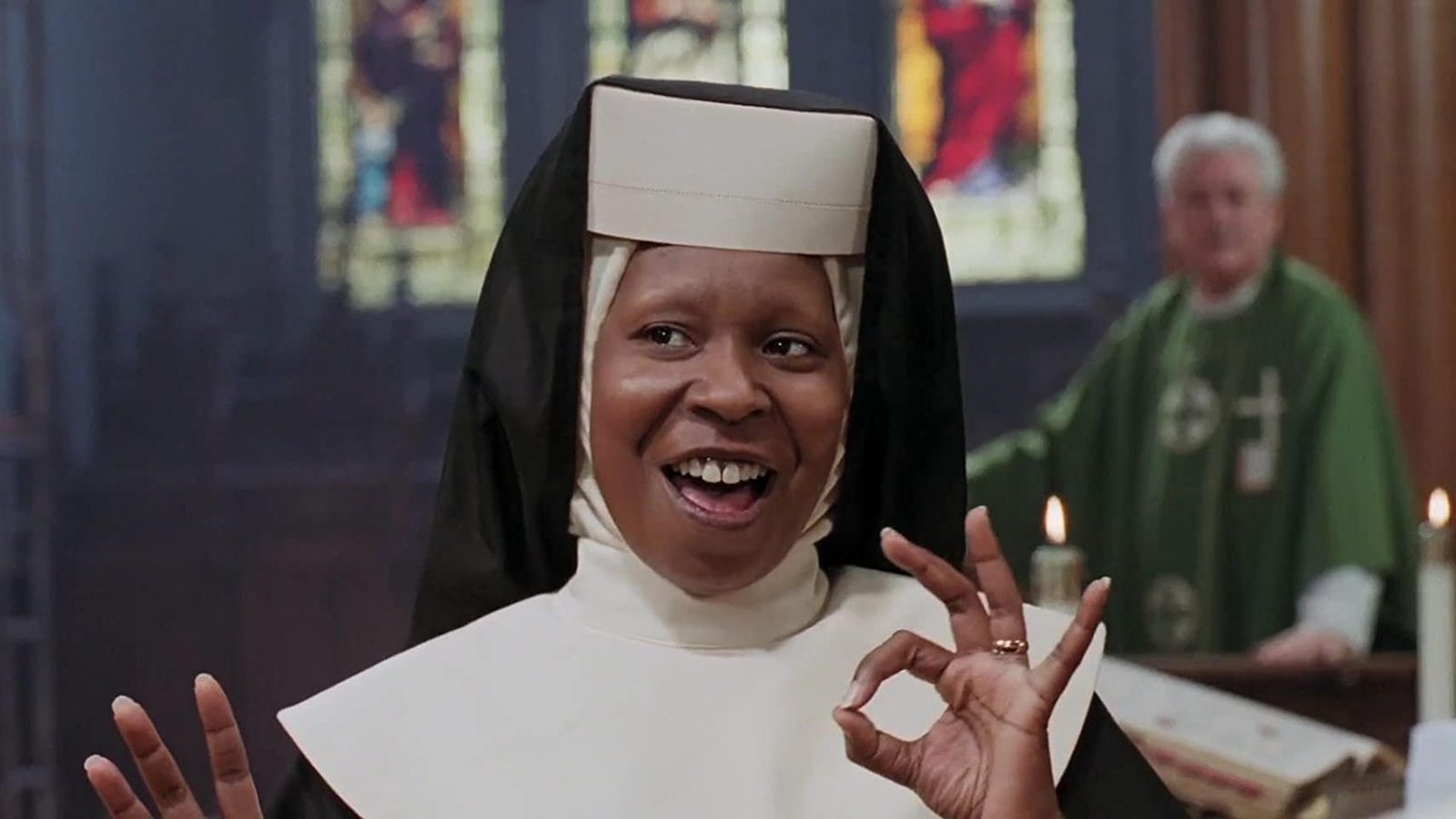Whoopi Goldberg porte une tenue de nonne. Whoopi Goldberg porte une tenue de nonne.
