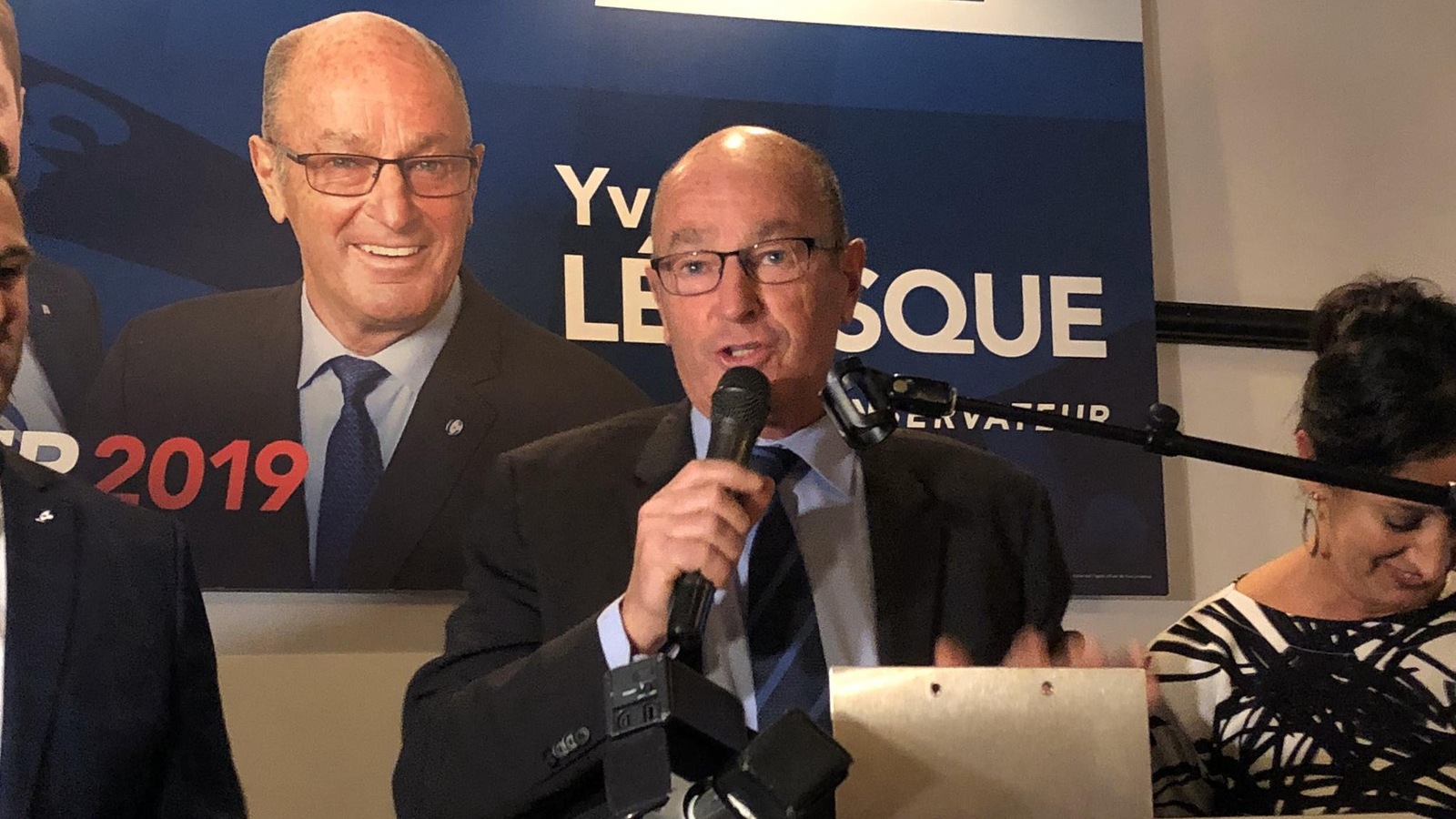 Yves Lévesque au micro. Yves Lévesque au micro.