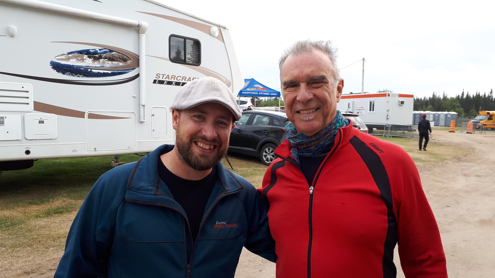 Kim Fontaine, le directeur de la programmation du Festival Innu Nikamu, en compagnie du chanteur cajun Zachary Richard. Kim Fontaine, le directeur de la programmation du Festival Innu Nikamu, en compagnie du chanteur cajun Zachary Richard.