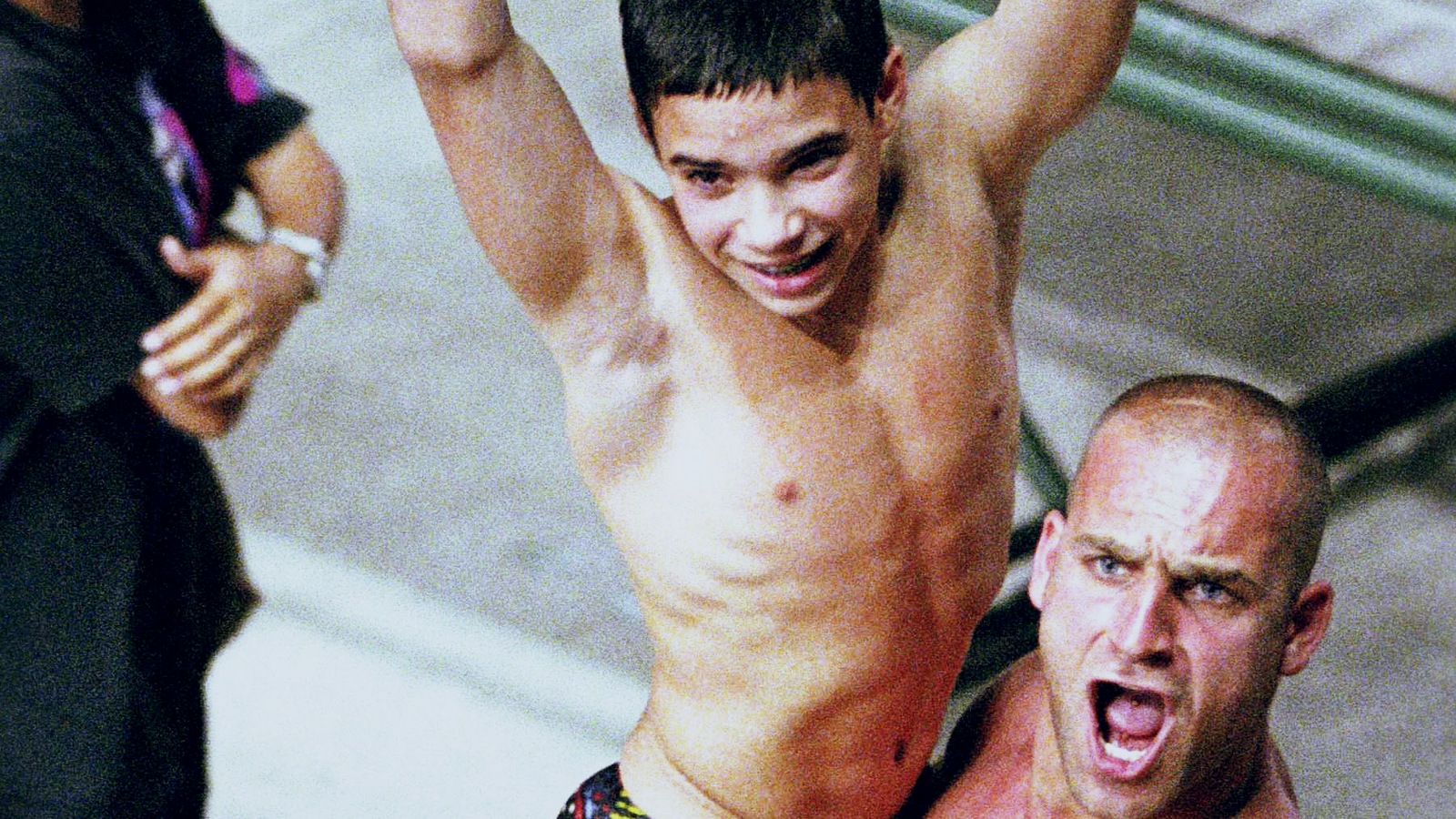 Alexandre Despatie, 13 ans, dans les bras du Britannique Tony Ali après avoir remporté la médaille d'or au tremplin de 3 mètres aux Jeux de Commonwealth, le 20 septembre 1998, à Kuala Lumpur, en Malaisie. Alexandre Despatie, 13 ans, dans les bras du Britannique Tony Ali après avoir remporté la médaille d'or au tremplin de 3 mètres aux Jeux de Commonwealth, le 20 septembre 1998, à Kuala Lumpur, en Malaisie.