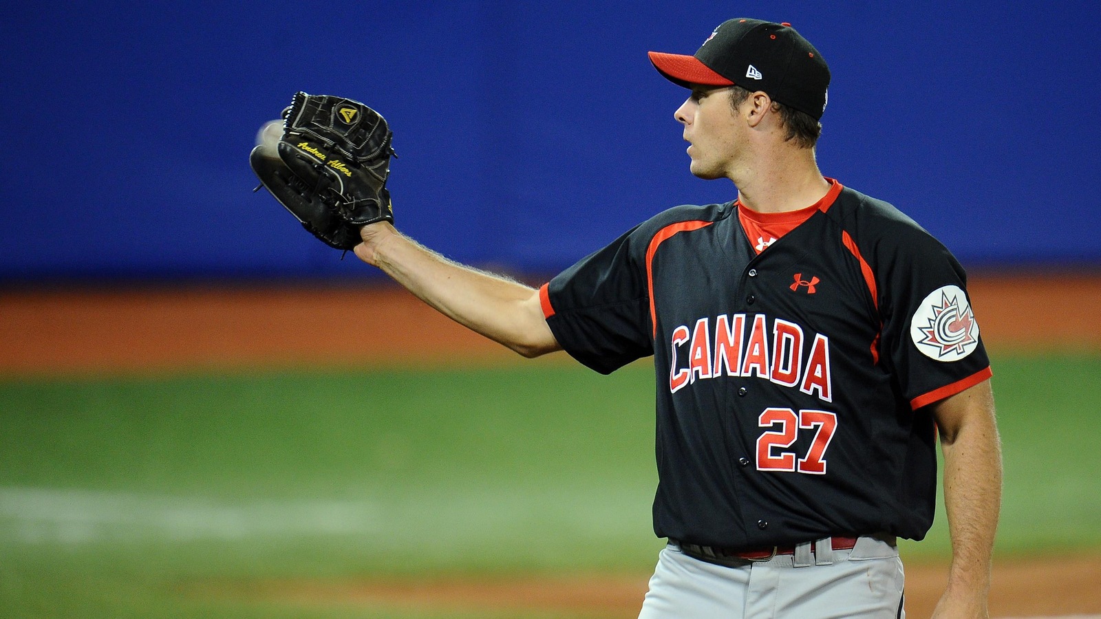 Andrew Albers au monticule. Andrew Albers au monticule.