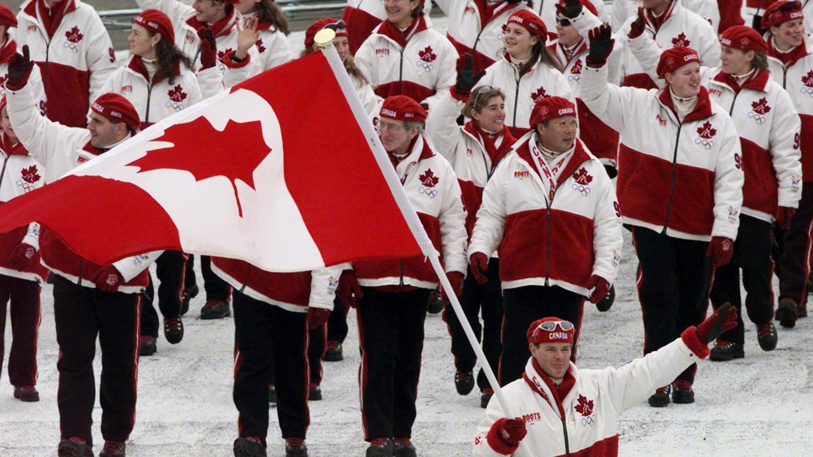 La délégation canadienne des Jeux de Nagano en 1998 menée par Jean-Luc Brassard La délégation canadienne des Jeux de Nagano en 1998 menée par Jean-Luc Brassard