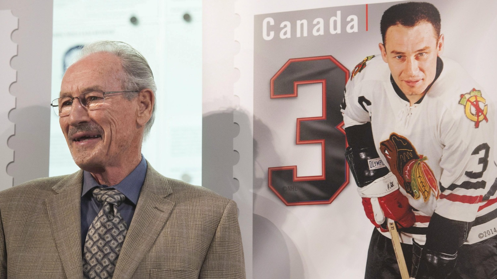 Pierre Pilote au dévoilement d'un timbre à son effigie à Toronto en 2014 Pierre Pilote au dévoilement d'un timbre à son effigie à Toronto en 2014