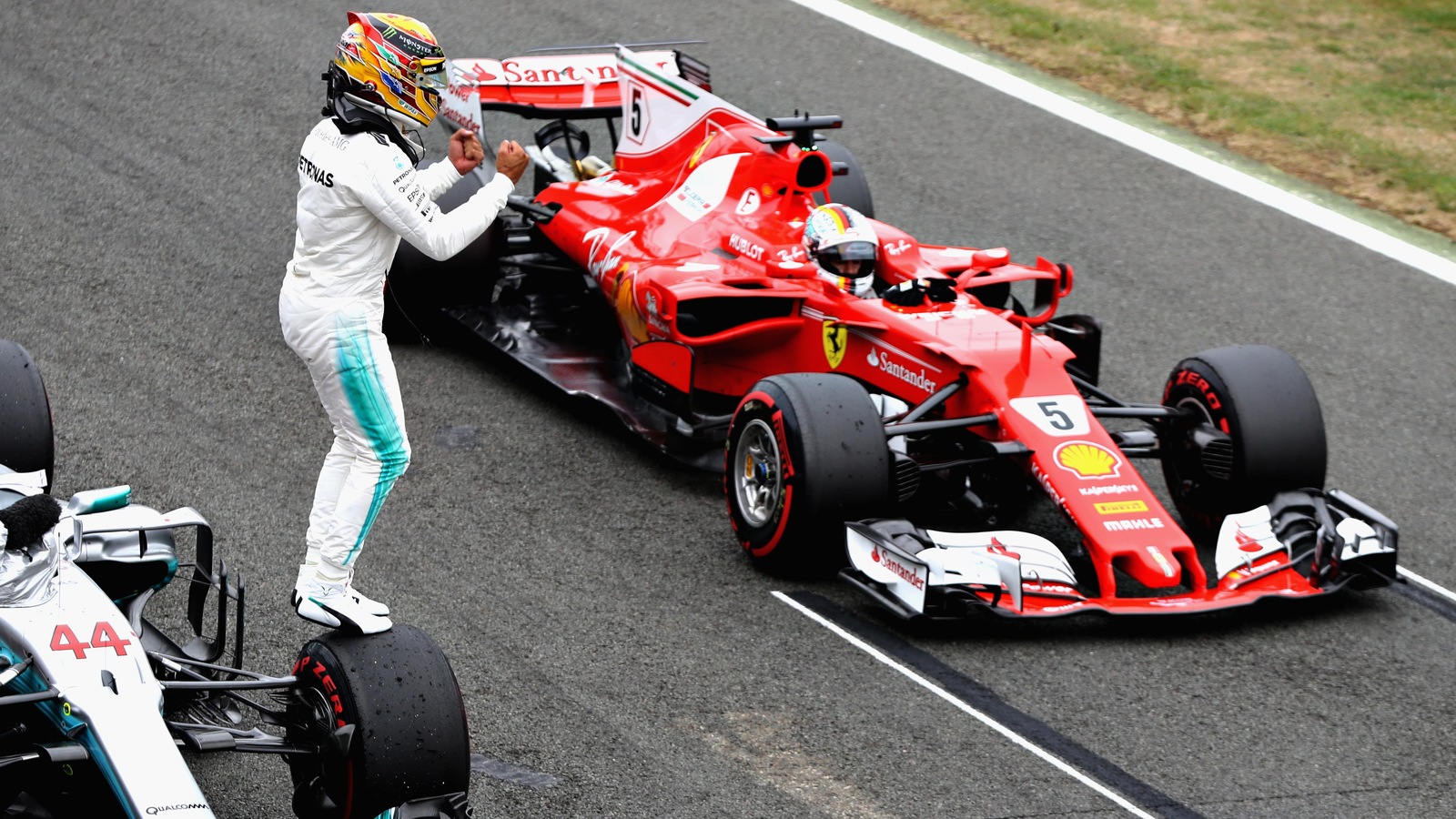 Lewis Hamilton en pole à Silverstone Lewis Hamilton en pole à Silverstone