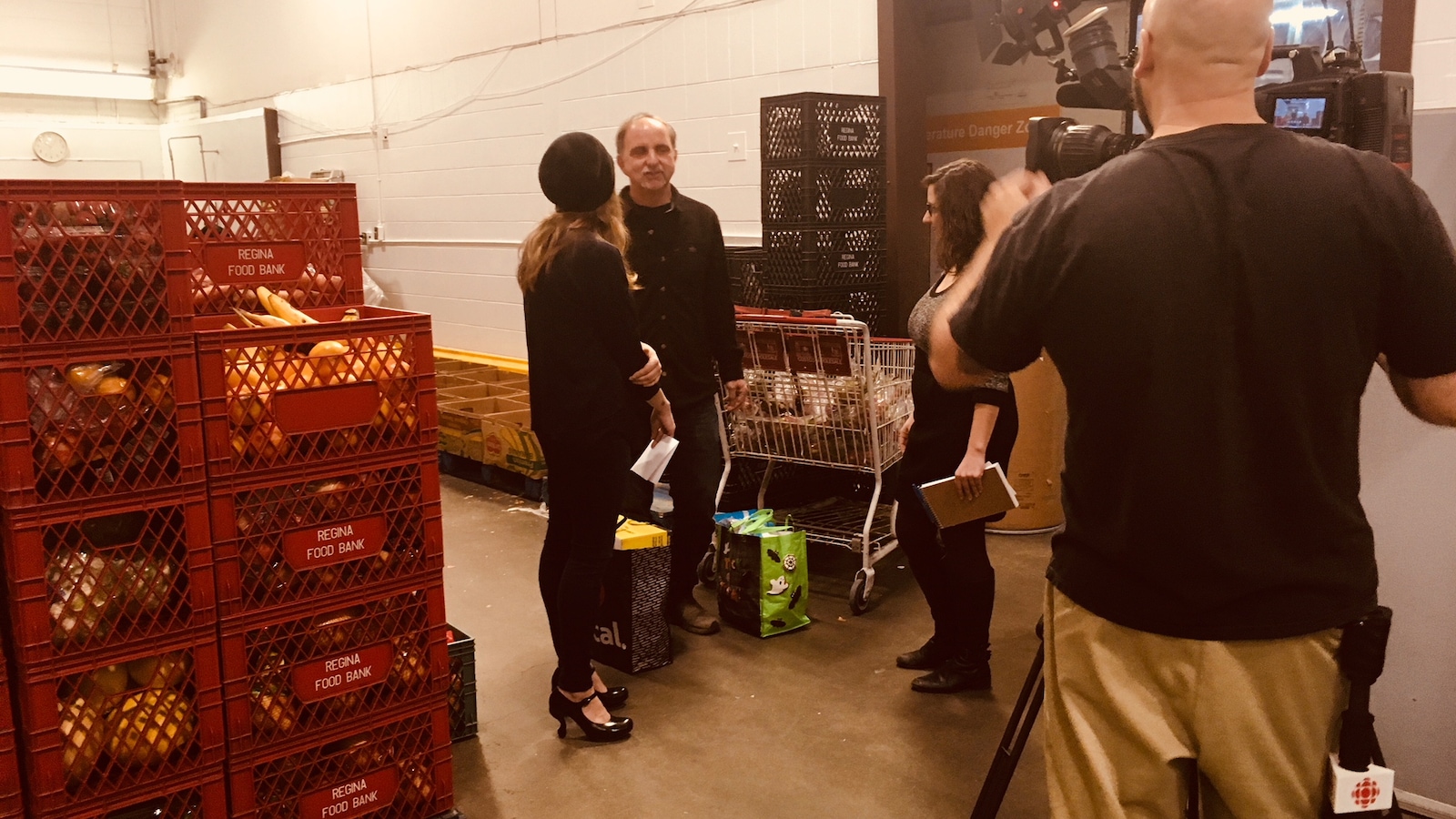 L'équipe de Point du jour visite le banque alimentaire de Regina. L'équipe de Point du jour visite le banque alimentaire de Regina.