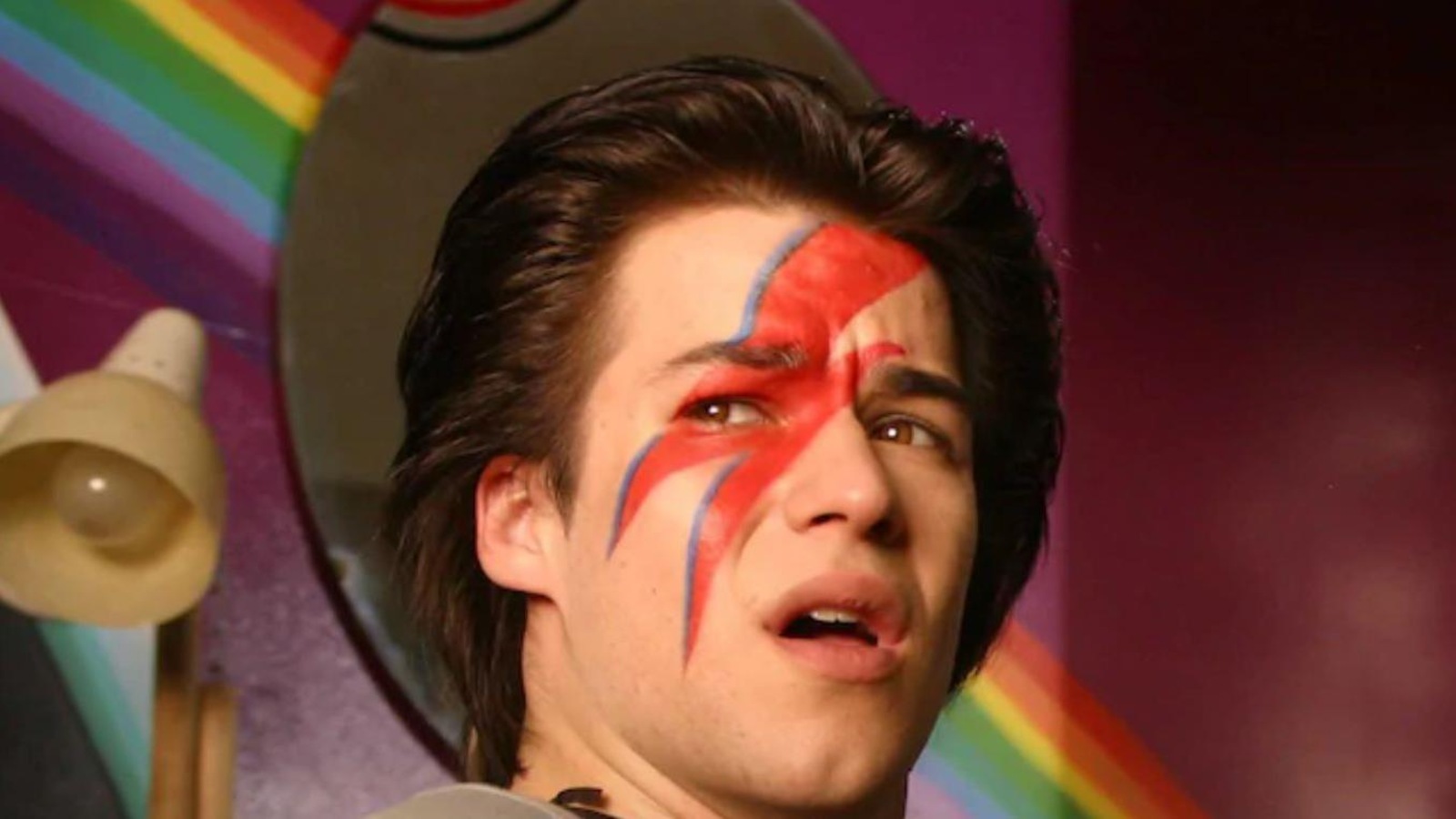 Marc-André Grondin joue un jeune gai dans le film C.R.A.Z.Y. (2005), de Jean-Marc Vallée. Marc-André Grondin joue un jeune gai dans le film C.R.A.Z.Y. (2005), de Jean-Marc Vallée.