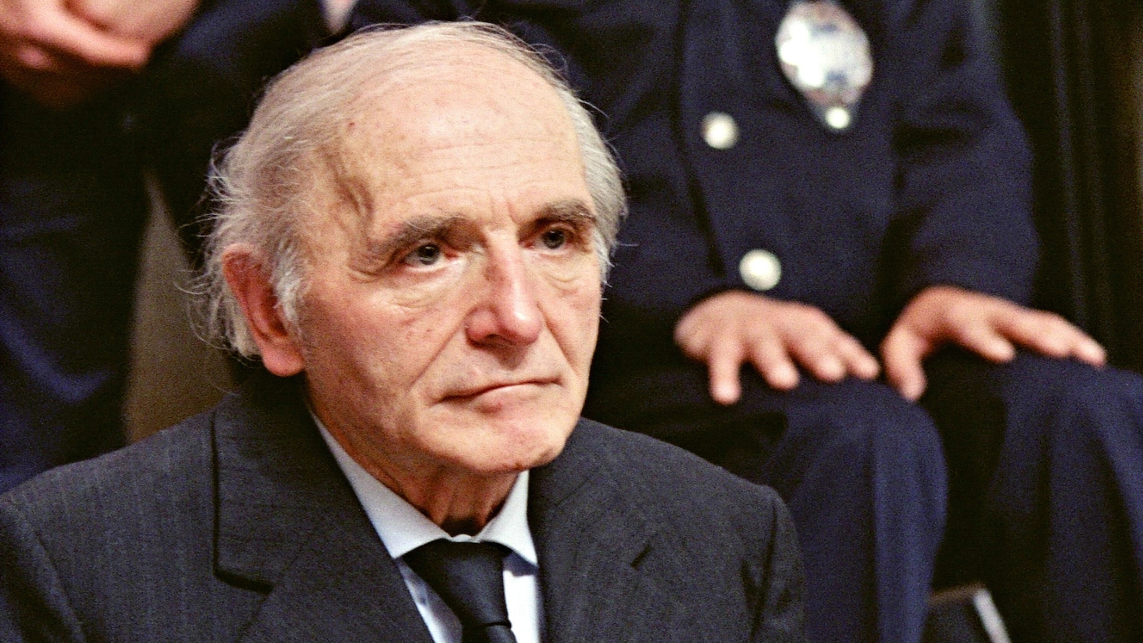 Le 11 mai 1987, Klaus Barbie est accusé de crime contre l'humanité. Le 11 mai 1987, Klaus Barbie est accusé de crime contre l'humanité.
