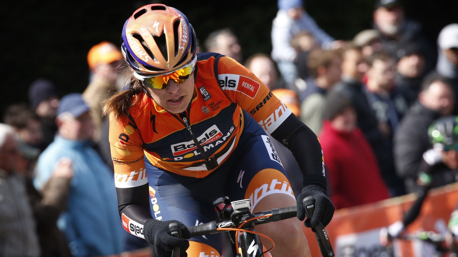 Karol-Ann Canuel sur son vélo lors d'une course sur route Karol-Ann Canuel sur son vélo lors d'une course sur route