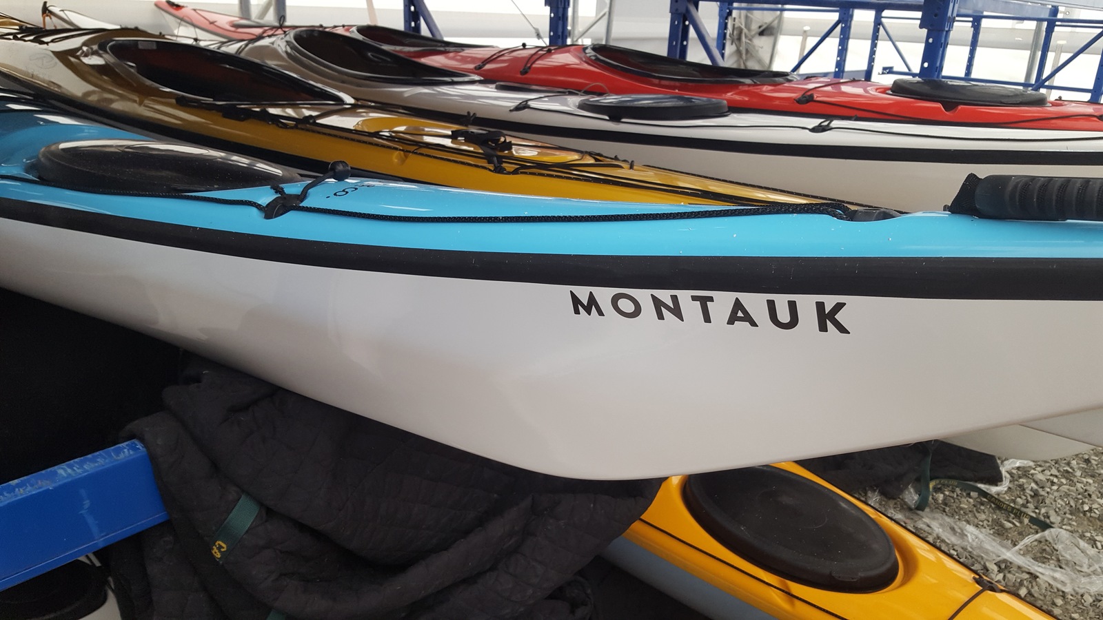 Peu de kayaks sont gardés en inventaire. Ils sont tous construits sur mesure selon les demandes du client. Peu de kayaks sont gardés en inventaire. Ils sont tous construits sur mesure selon les demandes du client.
