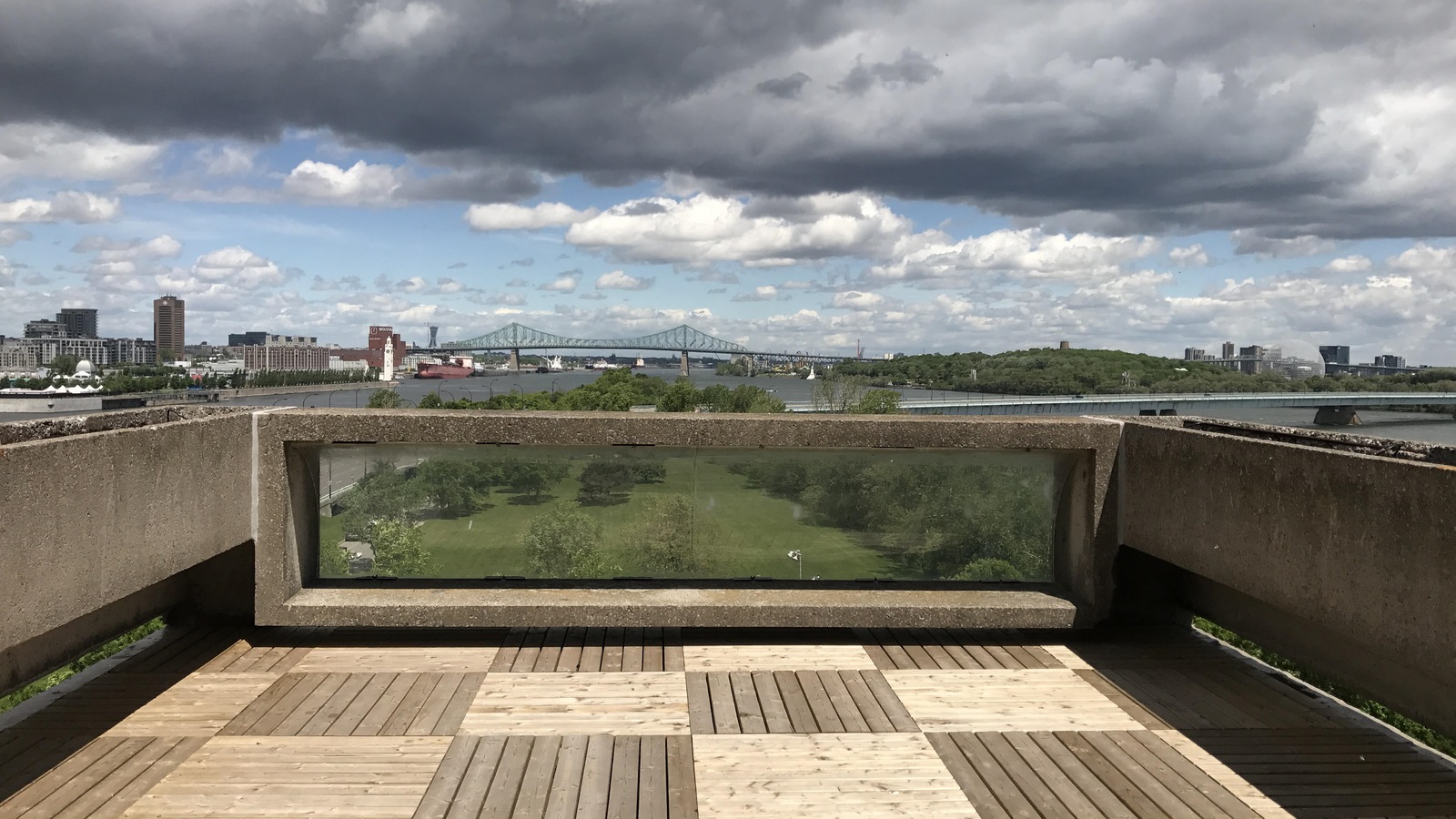 Terrasse d'un appartement d'Habitat 67. Terrasse d'un appartement d'Habitat 67.