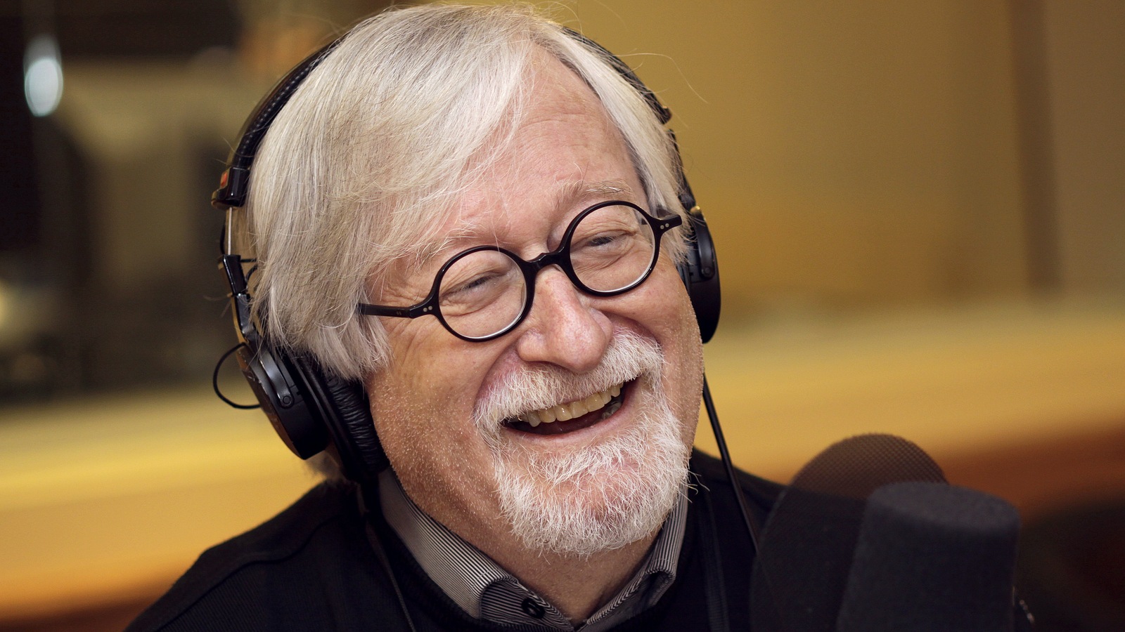 Le designer industriel Michel Dallaire dans le studio 18 de Radio-Canada Le designer industriel Michel Dallaire dans le studio 18 de Radio-Canada