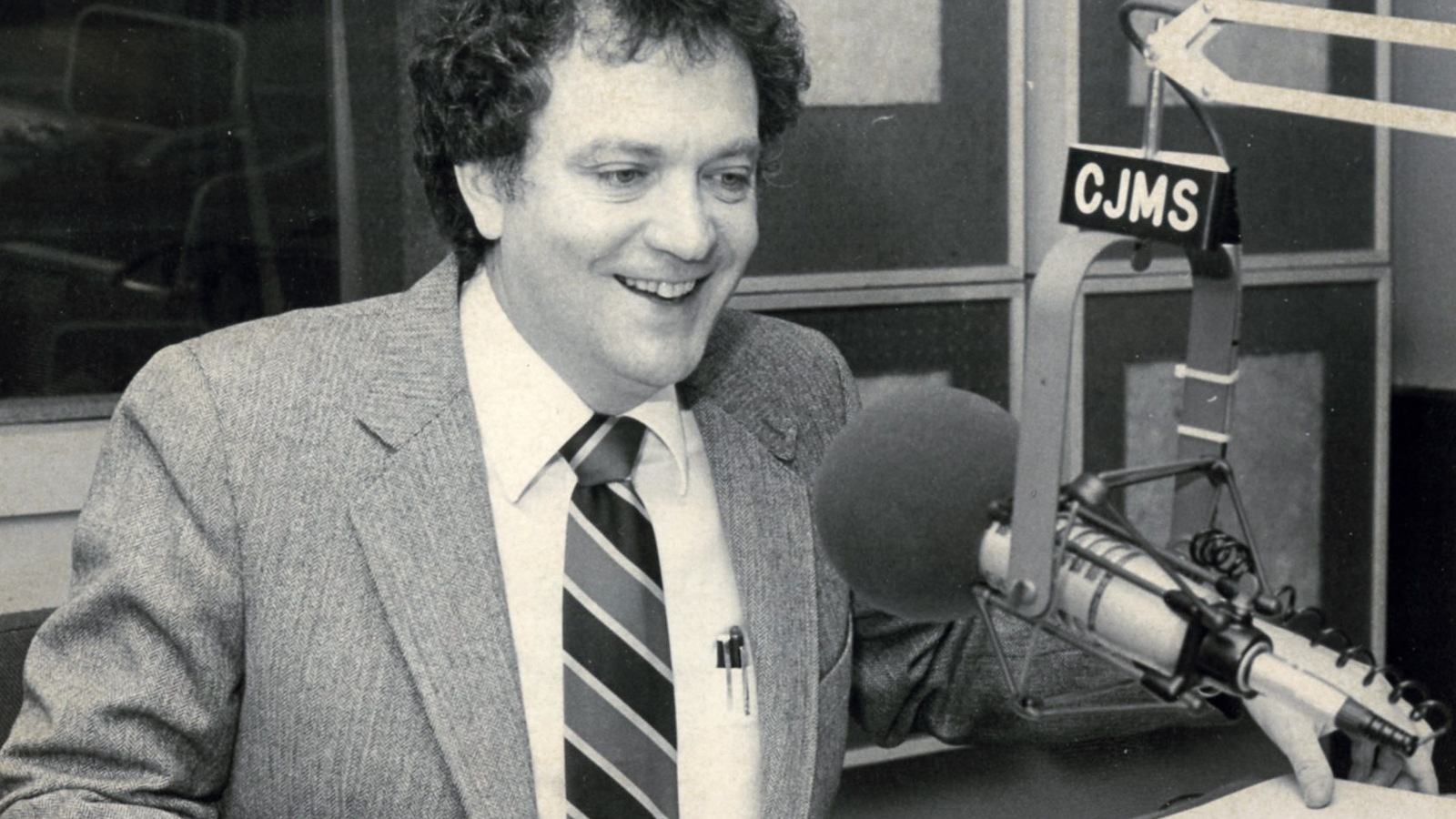 Pierre Marcotte parle au micro de l'ancienne station de radio montréalaise CJMS. Pierre Marcotte parle au micro de l'ancienne station de radio montréalaise CJMS.