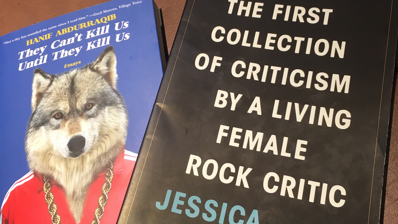 Les couvertures des livres « They Can't Kill Us Until They Kill Us » de Hanif Abdurraqib et « The First Collection of Criticism by a Living Female Rock Critic » de Jessical Hopper. Les couvertures des livres « They Can't Kill Us Until They Kill Us » de Hanif Abdurraqib et « The First Collection of Criticism by a Living Female Rock Critic » de Jessical Hopper.