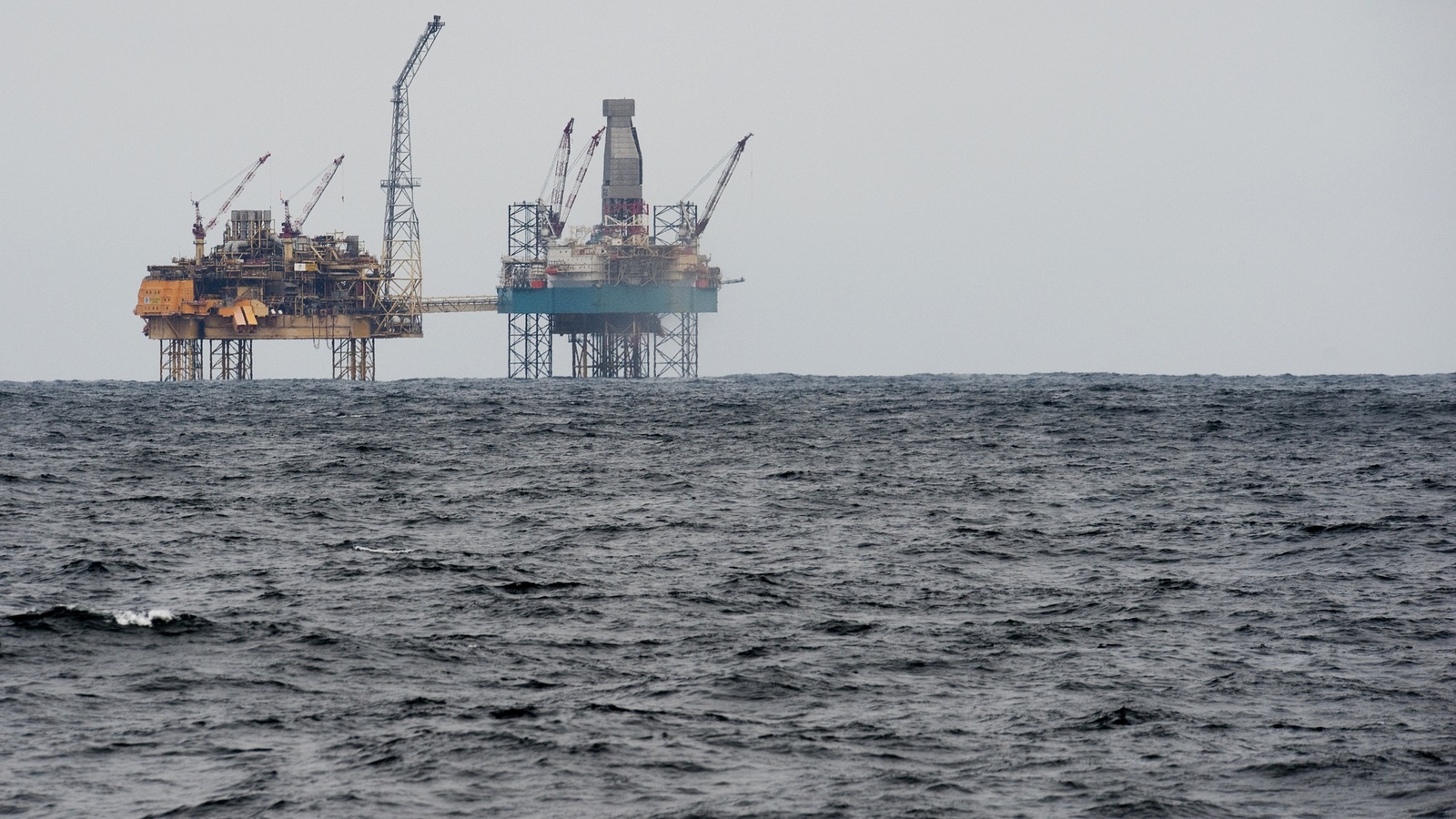 Une plateforme de forage de la pétrolière Total en mer du Nord, en Europe Une plateforme de forage de la pétrolière Total en mer du Nord, en Europe