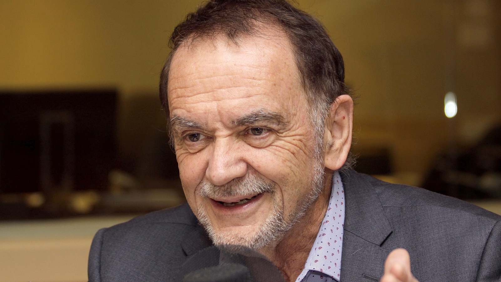 Michel Nadeau au micro de Joël Le Bigot. Michel Nadeau au micro de Joël Le Bigot.