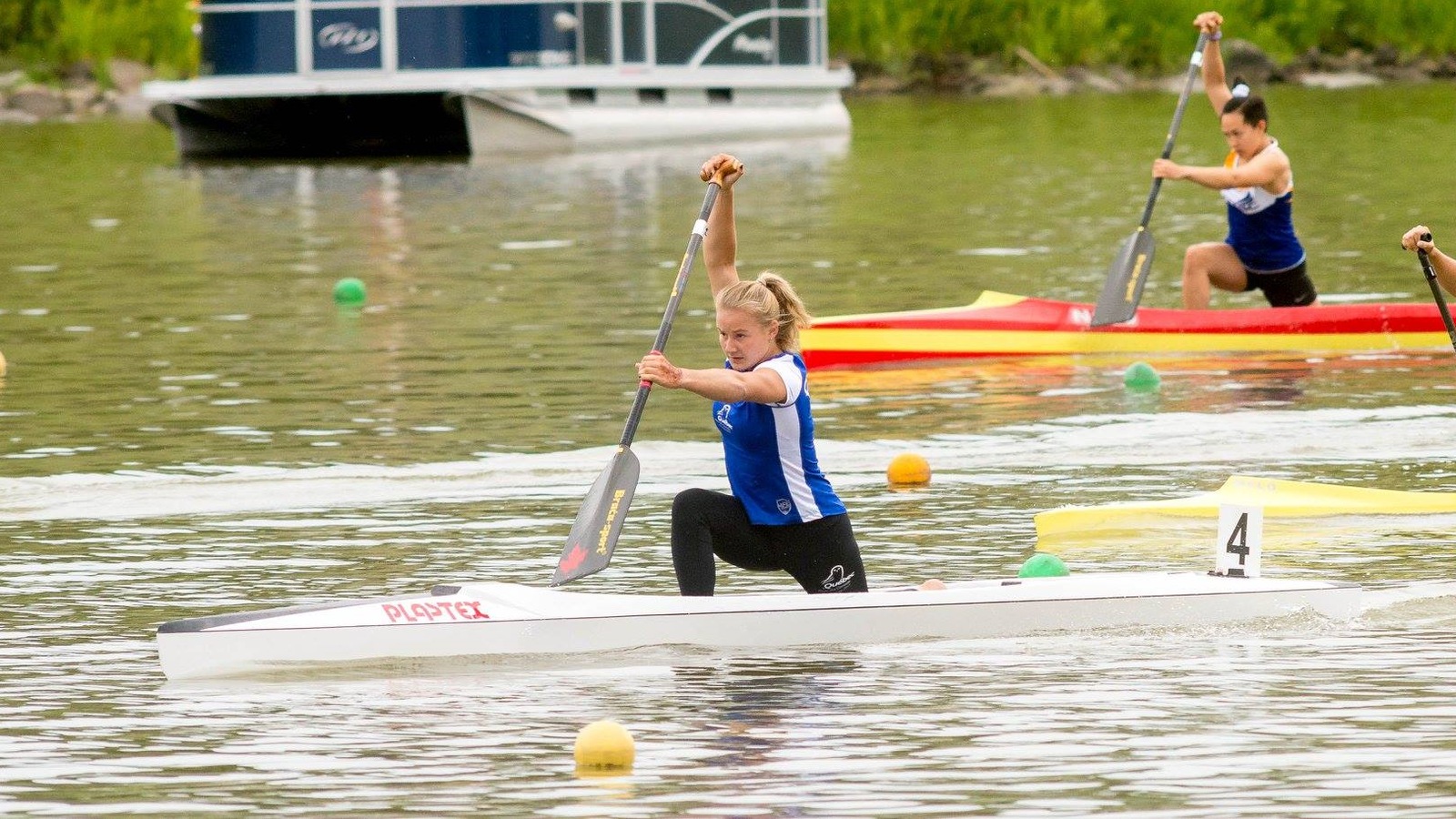 Sophia en action dans son canoë individuel aux Jeux du Canada Sophia en action dans son canoë individuel aux Jeux du Canada