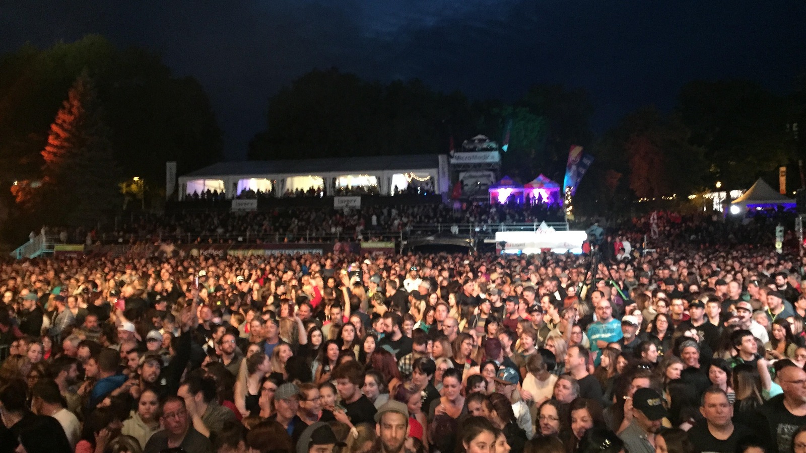 Foule compacte. Foule compacte.