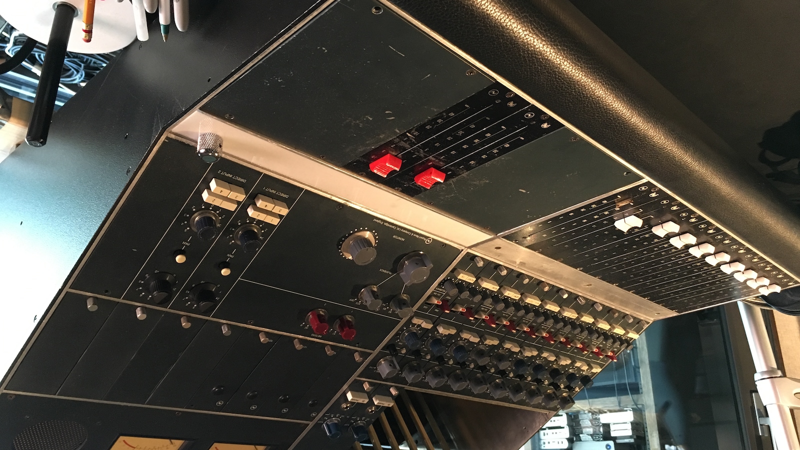 Console de son dans le studio PM de Pierre Marchand. Console de son dans le studio PM de Pierre Marchand.