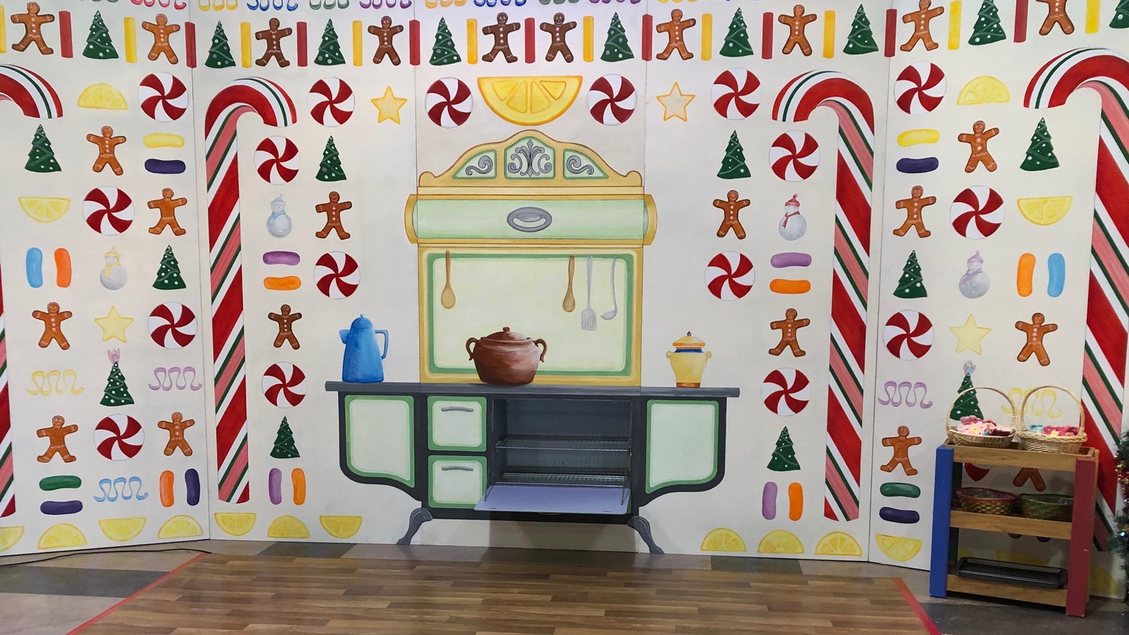 Le décor d'une cuisine au village du père Noël du Centre culturel franco-manitobain. Le décor d'une cuisine au village du père Noël du Centre culturel franco-manitobain.