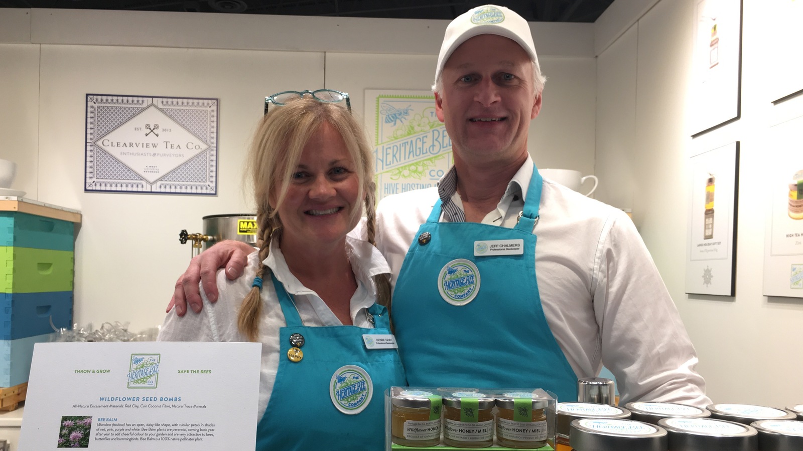Debbie Grey et Jeff Chalmers de « Heritage Bee Company » Debbie Grey et Jeff Chalmers de « Heritage Bee Company »