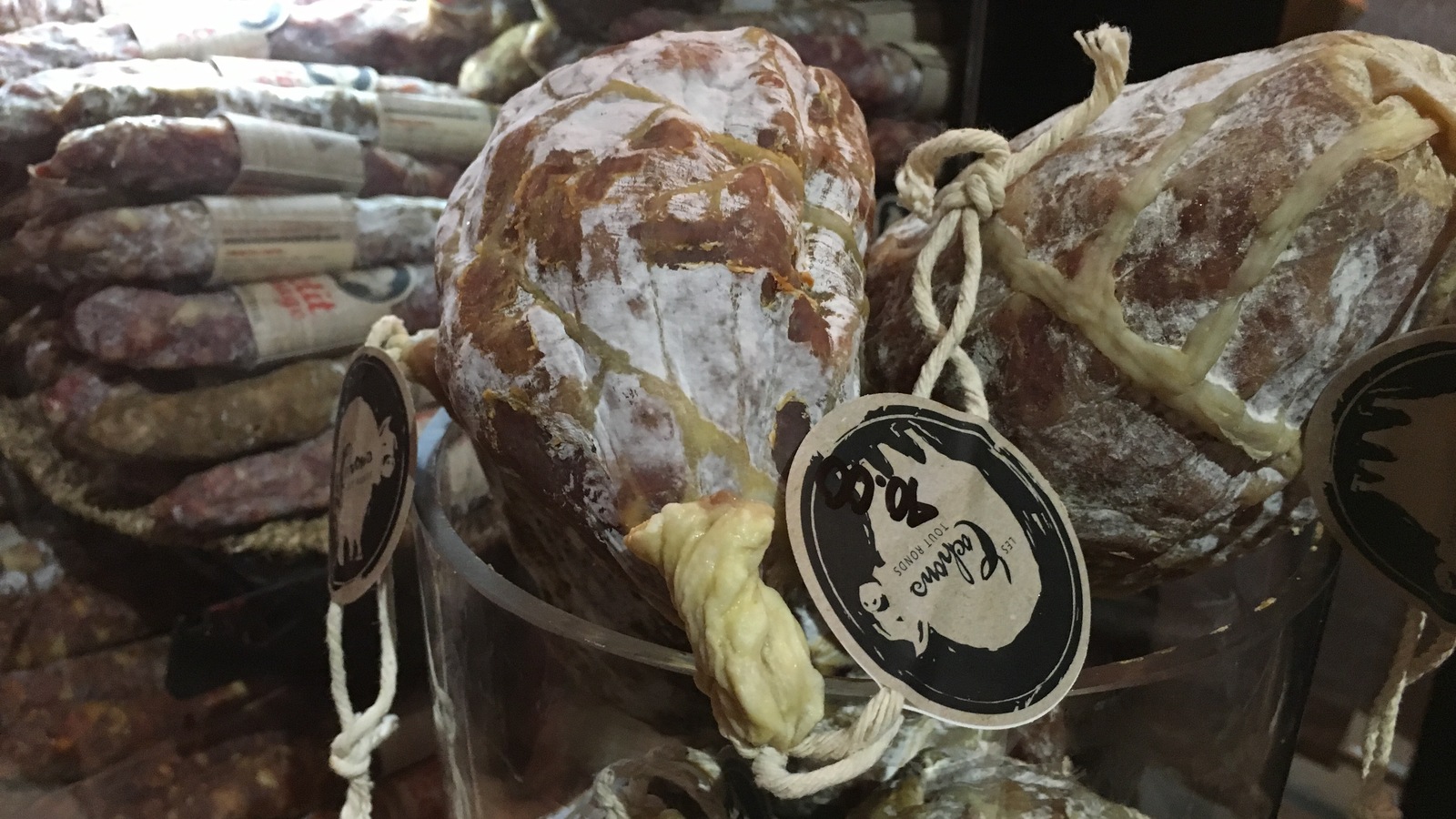 Des charcuteries de Cochons tout ronds Des charcuteries de Cochons tout ronds