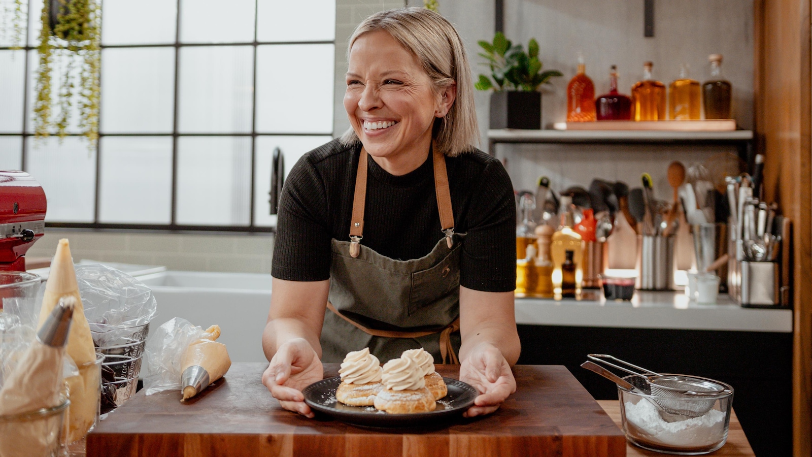 Isabelle Deschamps Plante présente son assiette de choux craquants au sarrasin. Isabelle Deschamps Plante présente son assiette de choux craquants au sarrasin.