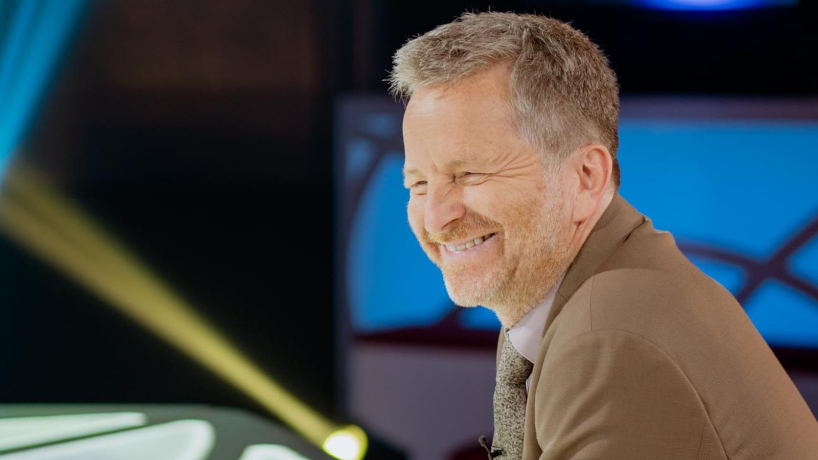 portrait d'un homme heureux et souriant. portrait d'un homme heureux et souriant.