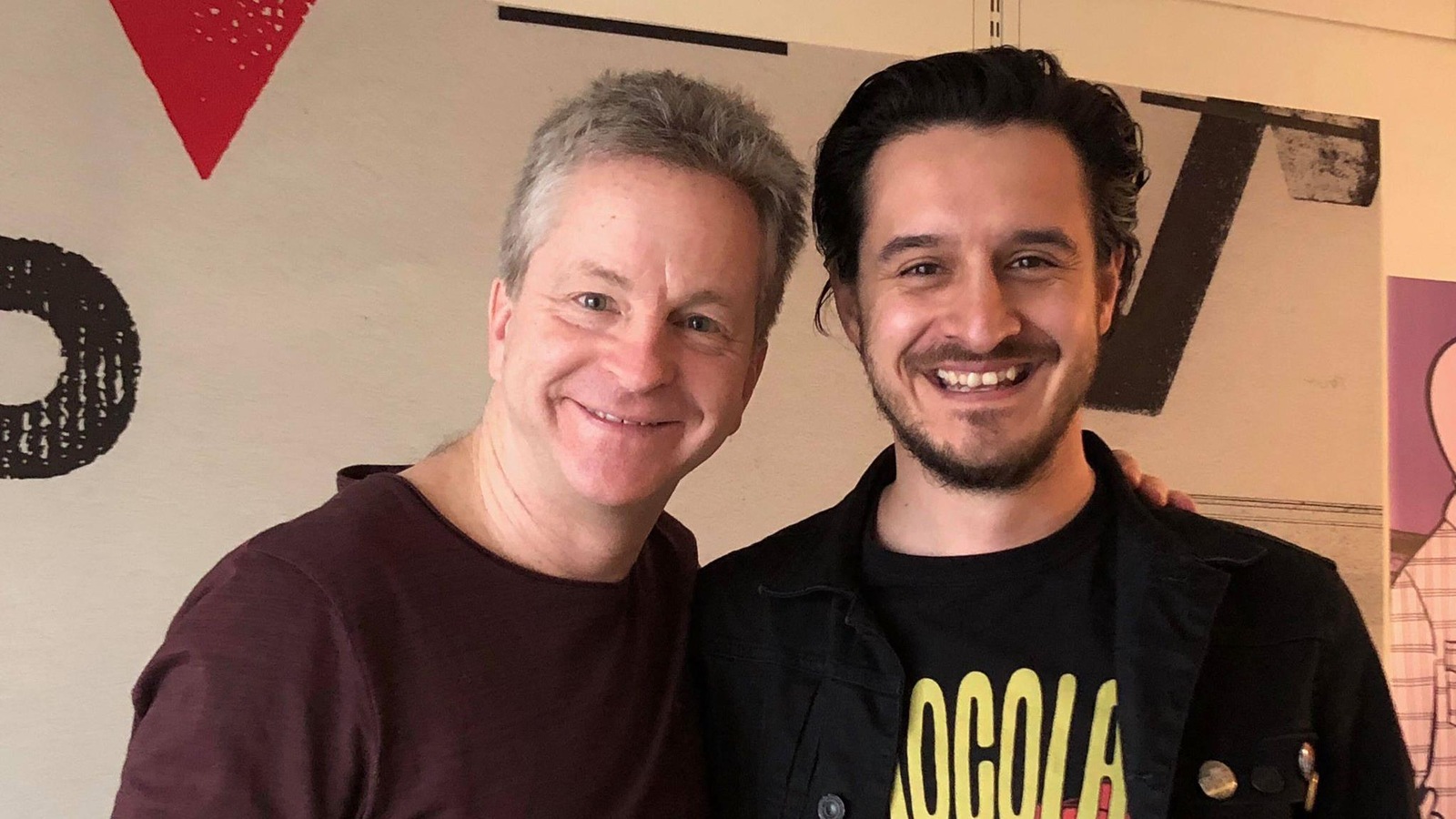 Les deux animateurs en coulisses Les deux animateurs en coulisses
