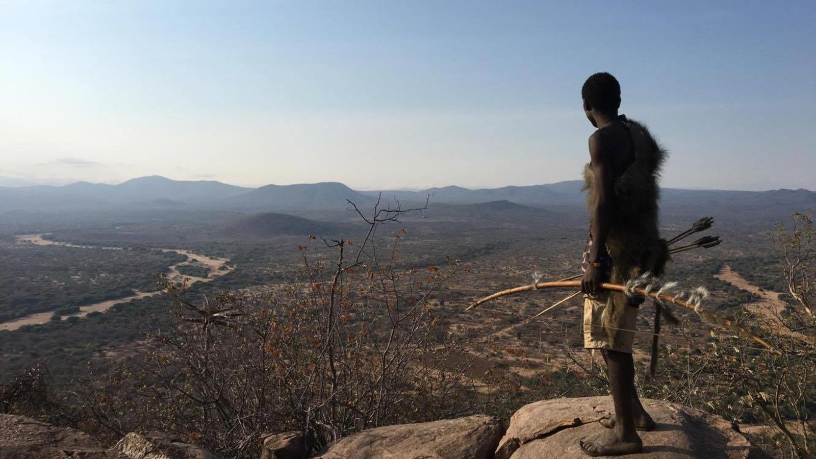 Homme au sommet d'une montagne Homme au sommet d'une montagne
