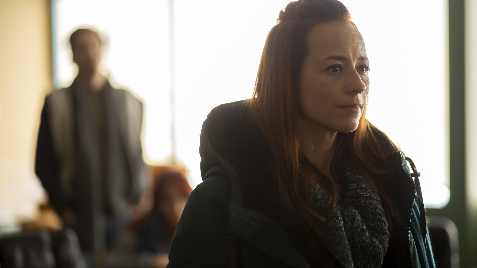 Maryse Malo (Karine Vanasse) se tient debout. Maryse Malo (Karine Vanasse) se tient debout.