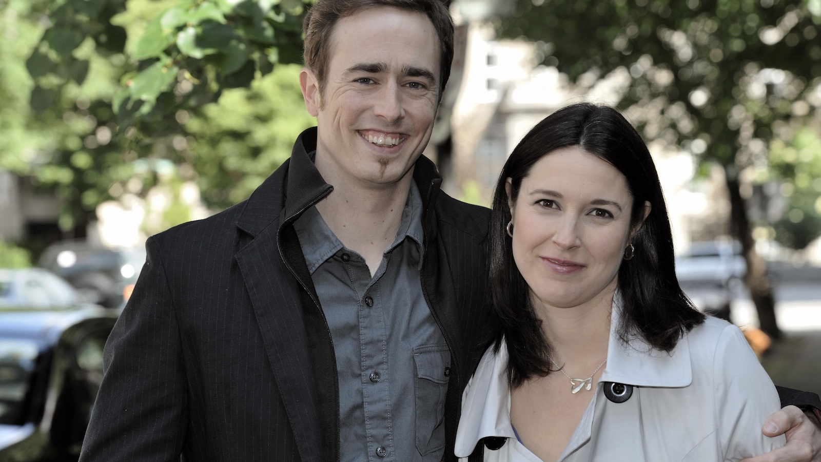 Portrait à l'extérieur de Laurent (Renaud Paradis) et Ariane (Julie Daoust) Portrait à l'extérieur de Laurent (Renaud Paradis) et Ariane (Julie Daoust)