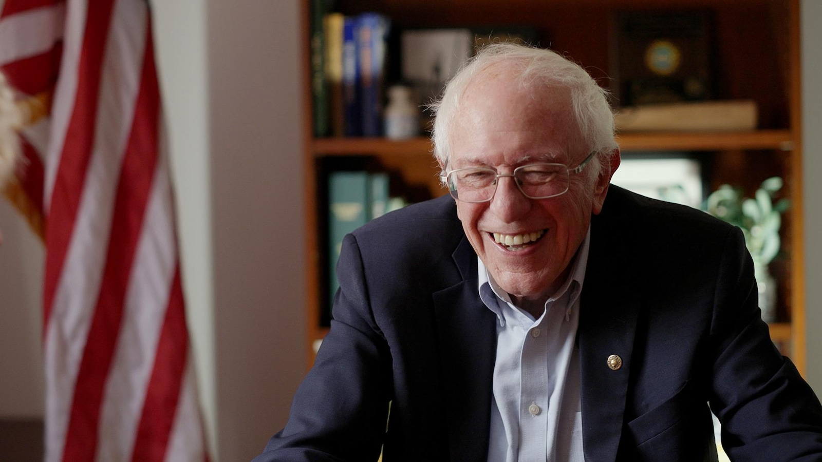 Le sénateur américain Bernie Sanders lors du tournage du documentaire Le dernier flip : démarchandiser l'immobilier.