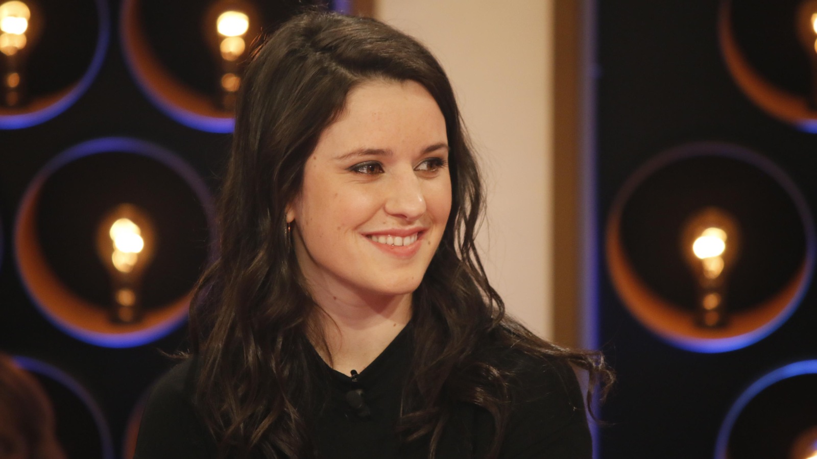 Virginie Fortin est sur le plateau de l'émission Les échangistes. Virginie Fortin est sur le plateau de l'émission Les échangistes.