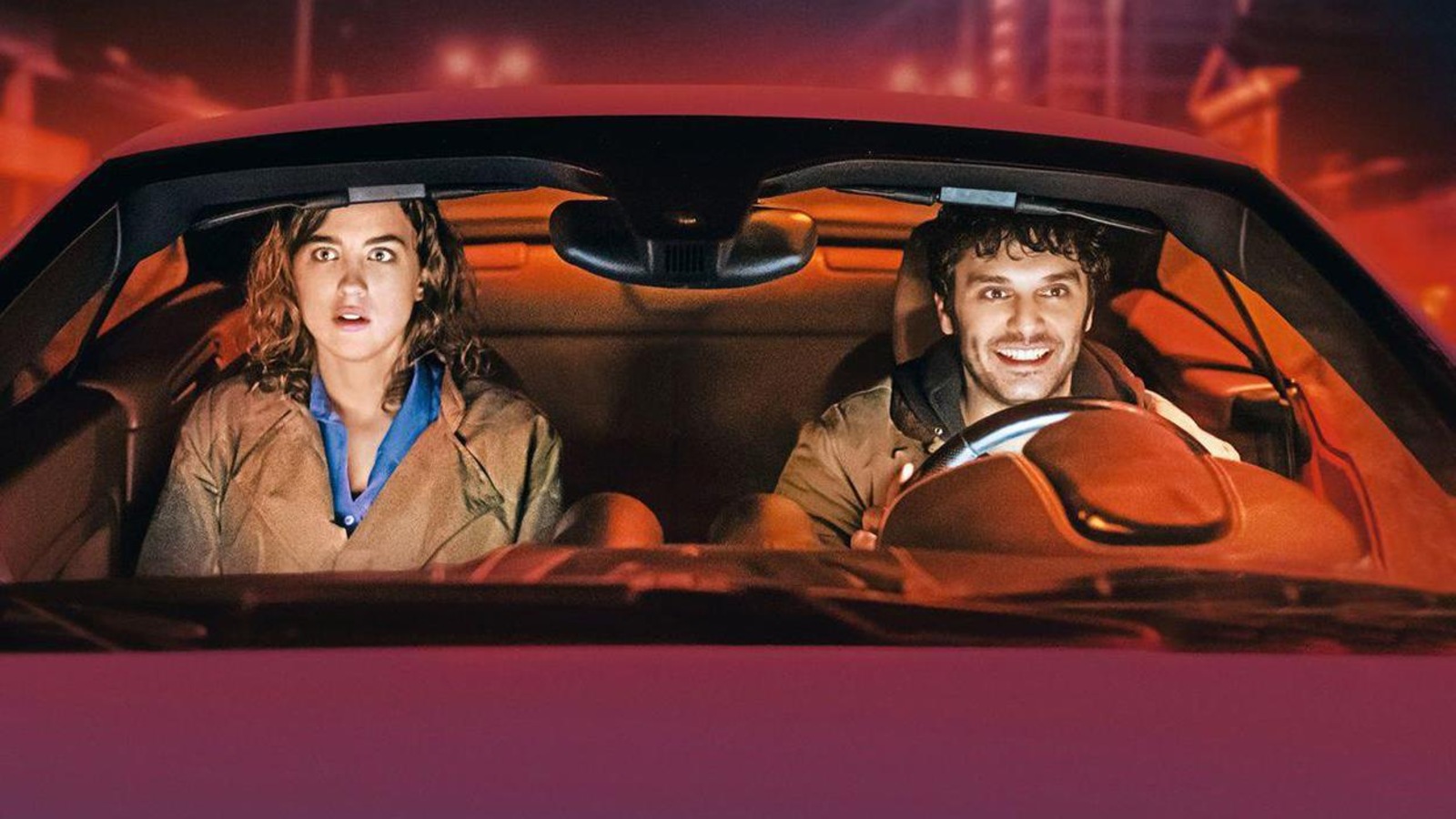 Un homme (Pio Marmaï) et une femme (Adèle Haenel) dans une voiture. Un homme (Pio Marmaï) et une femme (Adèle Haenel) dans une voiture.