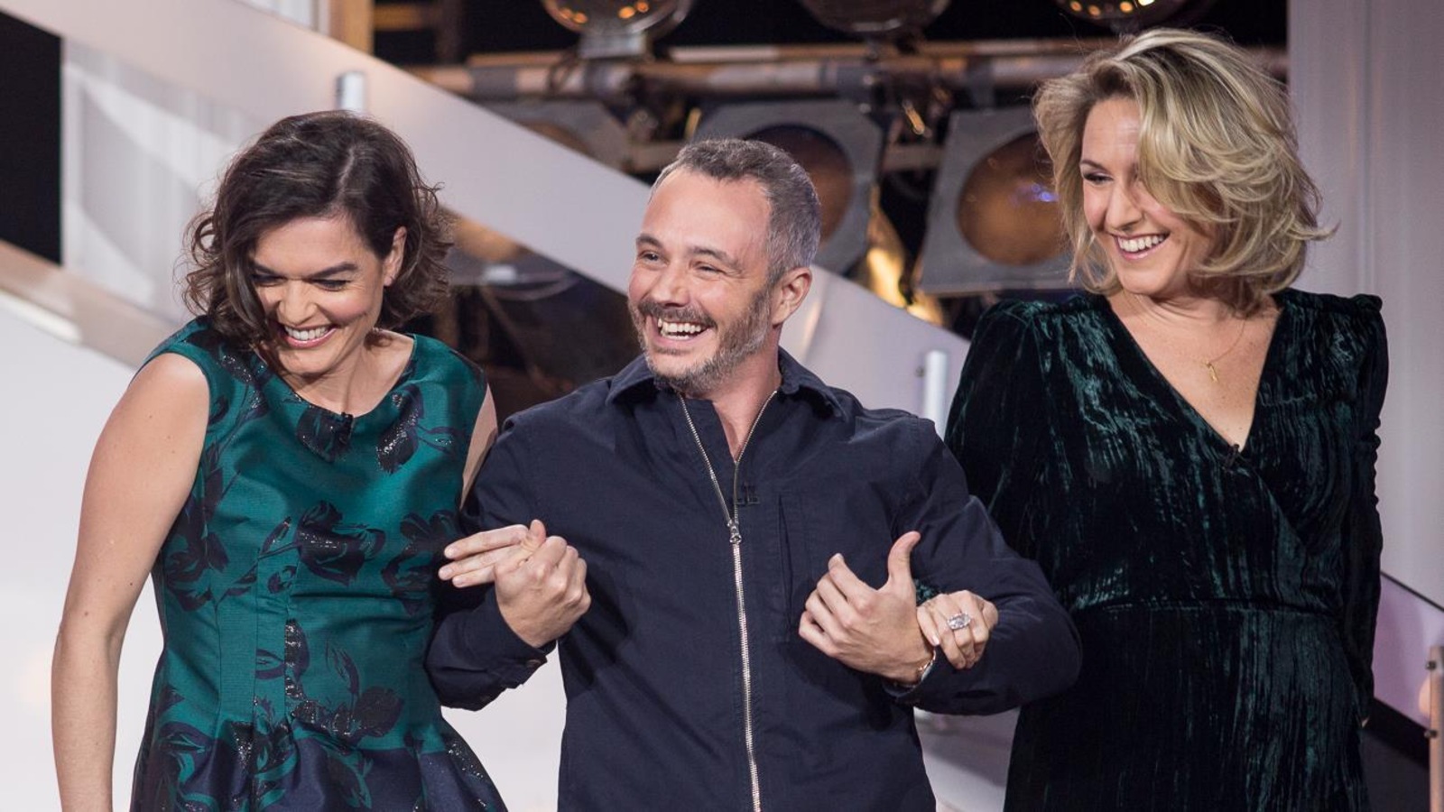 Les trois chroniqueurs d'Entrée principale sur le plateau des Enfants de la télé Les trois chroniqueurs d'Entrée principale sur le plateau des Enfants de la télé