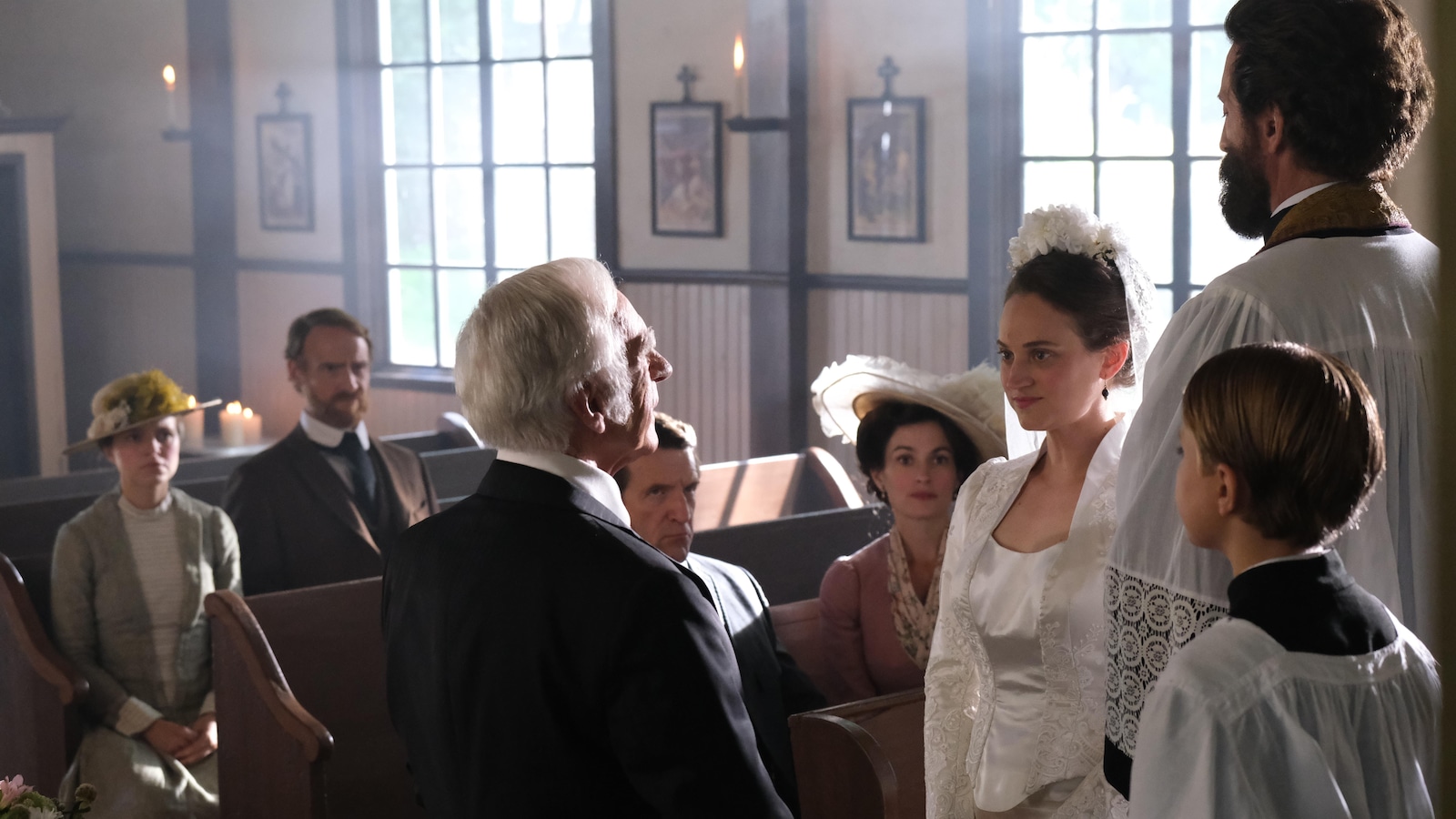 Les personnages des comédiens Kim Despatis et Paul Savoie se marient à l'église de Sainte-Adèle. Les personnages des comédiens Kim Despatis et Paul Savoie se marient à l'église de Sainte-Adèle.