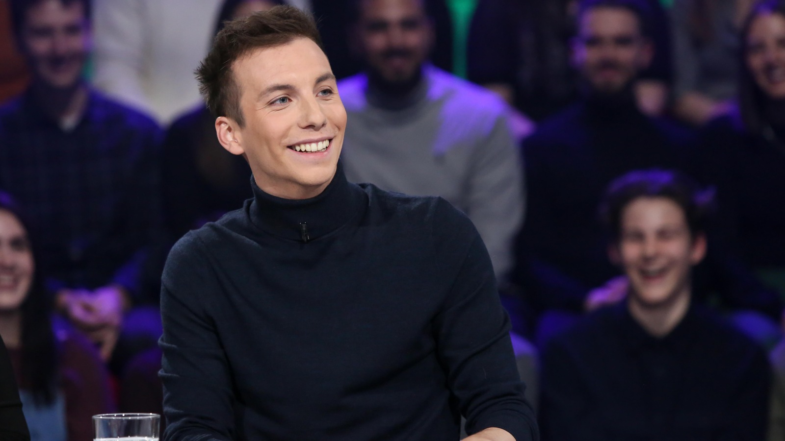 Il jouera dans la nouvelle série dramatique Fragile. Il jouera dans la nouvelle série dramatique Fragile.
