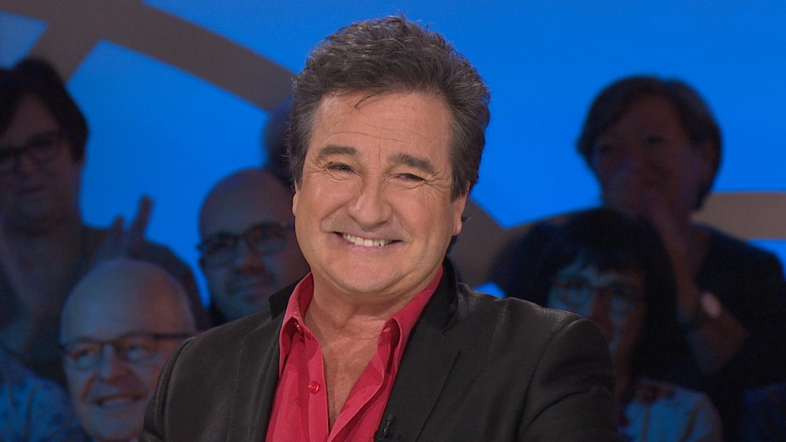Le chanteur sur le plateau des Enfants de la télé. Le chanteur sur le plateau des Enfants de la télé.
