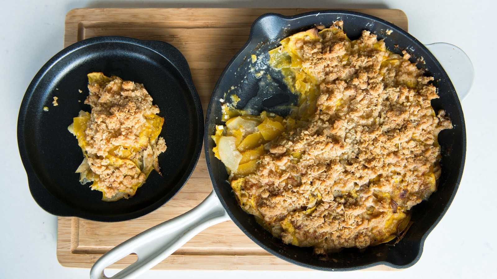 Un gratin de courges avec une garniture au parmesan. Un gratin de courges avec une garniture au parmesan.
