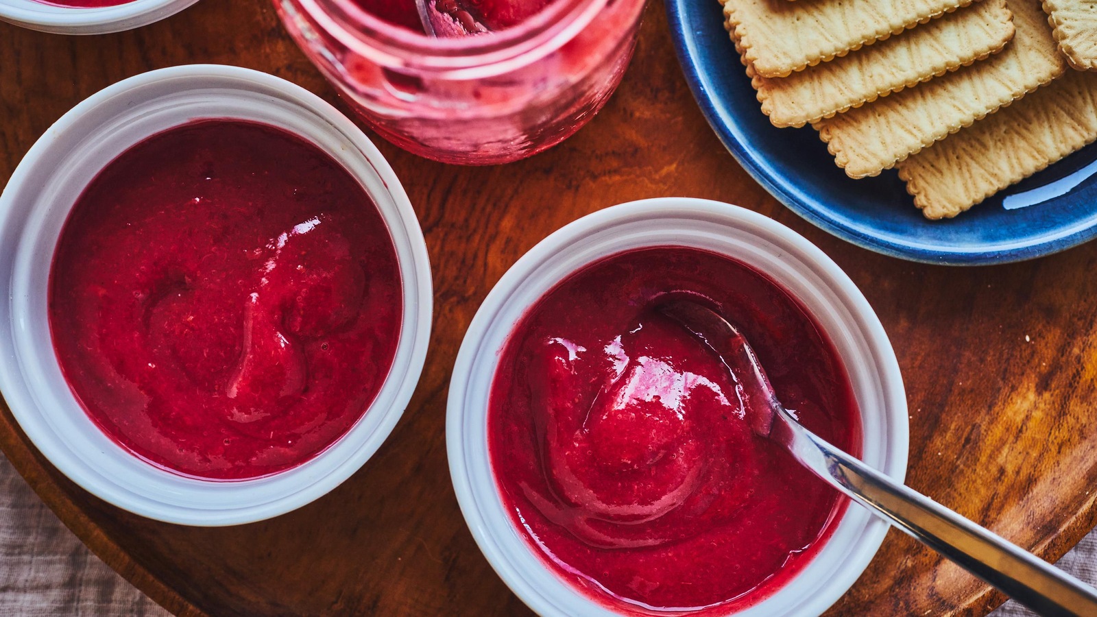 Ramequin avec compote. Ramequin avec compote.