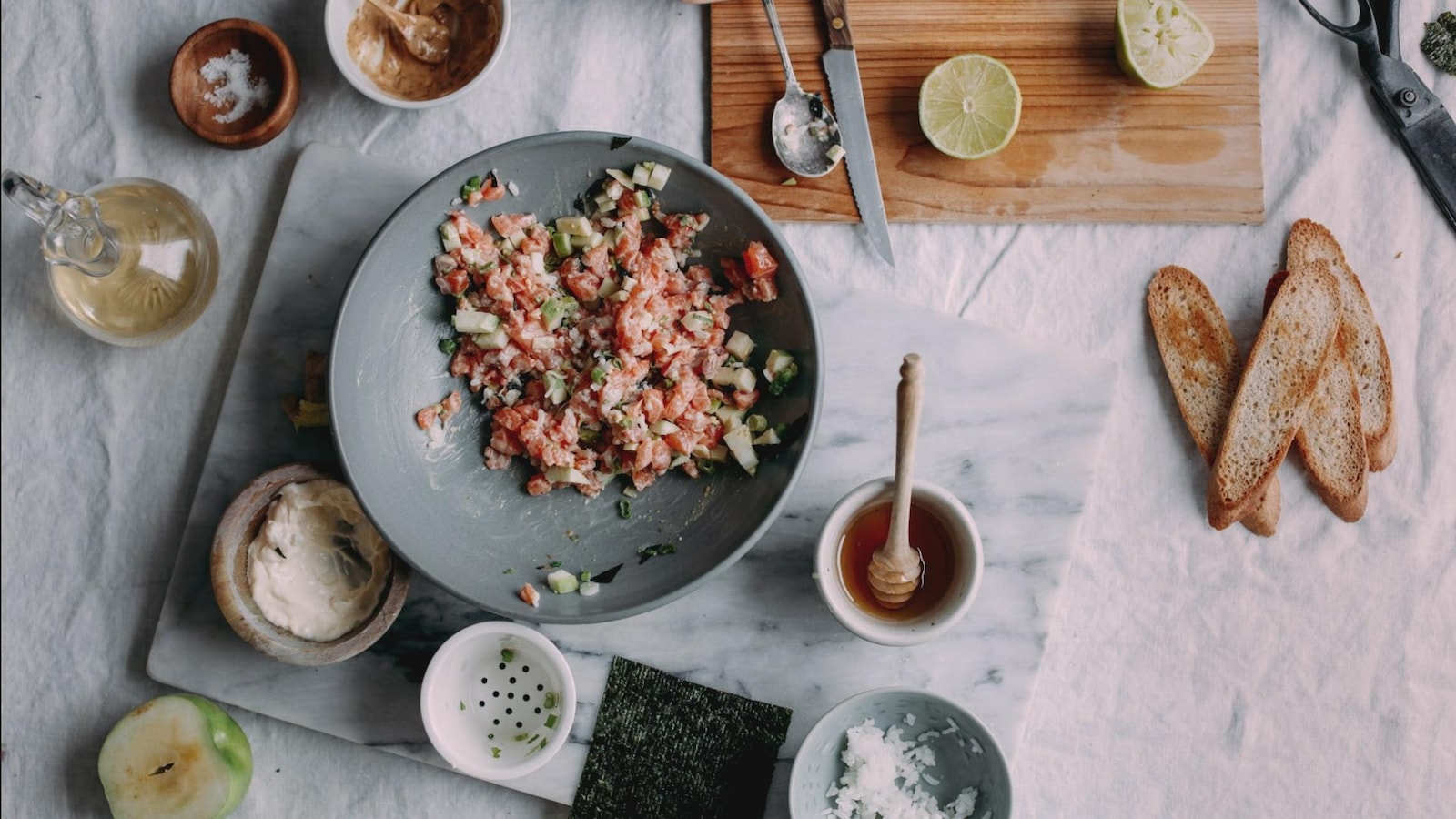 Tartare De Saumon Riz Pomme Verte Et Mayonnaise Au Miso Trois