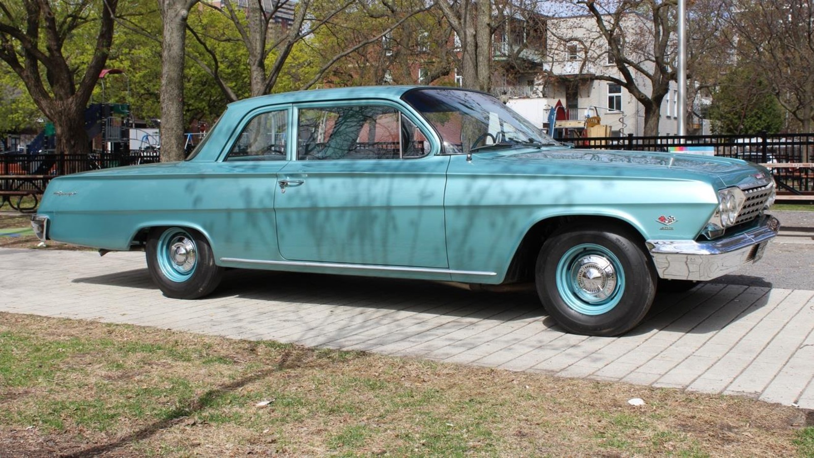 Une Chevrolet Biscayne 1962, bleu poudre. Une Chevrolet Biscayne 1962, bleu poudre.