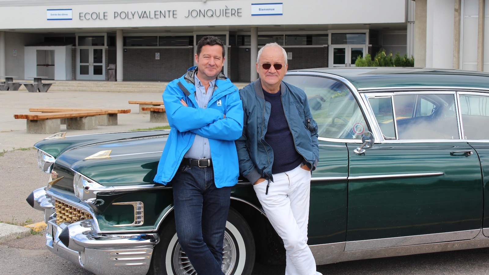 Dany Turcotte et Michel Barrette pose avec la Cadillac 1958 devant la Polyvalente de Jonquière. Dany Turcotte et Michel Barrette pose avec la Cadillac 1958 devant la Polyvalente de Jonquière.