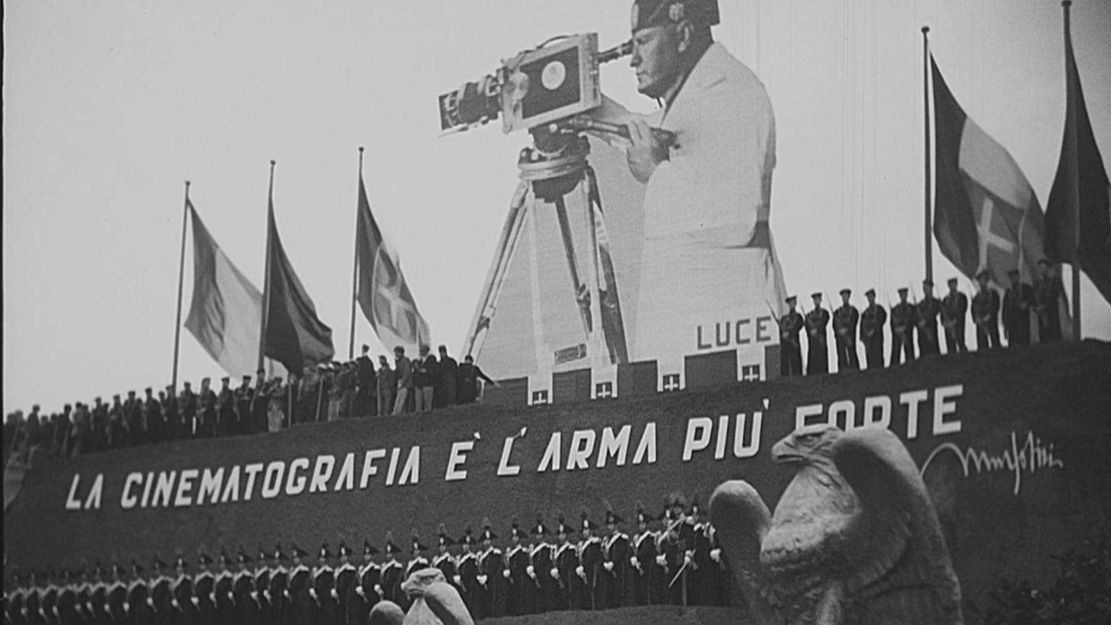 Cinecitta a été inauguré au printemps 1937 à Rome. Mussolini fait du cinéma italien son arme de propagande.