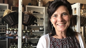Annette Desmarais, titulaire de la chaire de recherche du Canada sur les droits de la personne, la justice sociale et la souveraineté alimentaire à l'Université du Manitoba