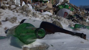  Bouteilles de verre dans la neige