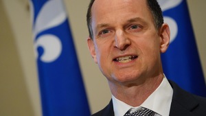 Gros plan du ministre Eric Girard.