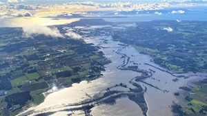Une vue aérienne du fleuve Nooksack adans l'État de Washington qui a débordé de son lit près d'Abbotsford.